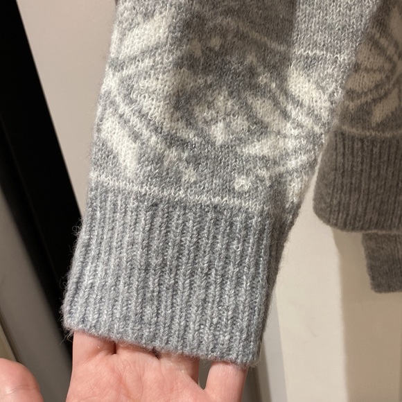 NWT Cupcakes & Cashmere Snowflake Turtleneck - Picture 5 of 11